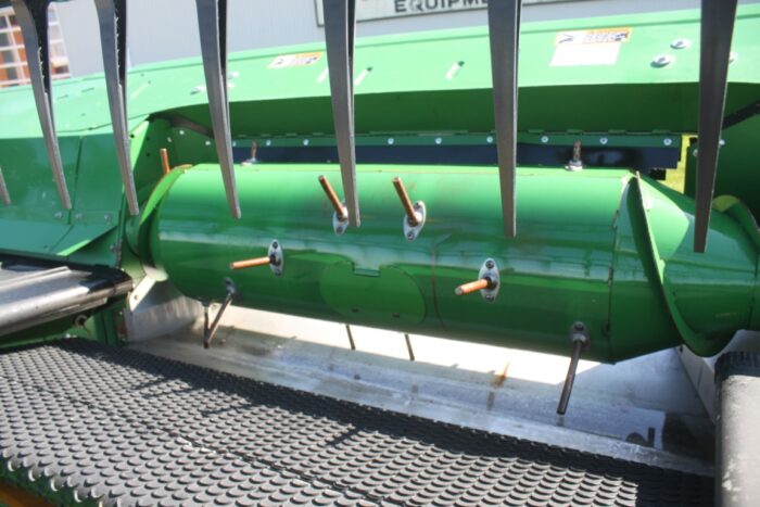 JD RD30F 30' draper flexhead, flip over reel, dual drive knife, low acres - Image 11