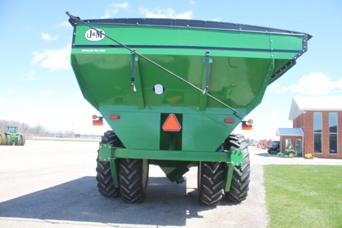 J & M 1250-20 grain cart, 520/85R42 walking tandems, 20" auger with hydraulic deflector, roll tarp, large 1000 pto, wired for camera - Image 7
