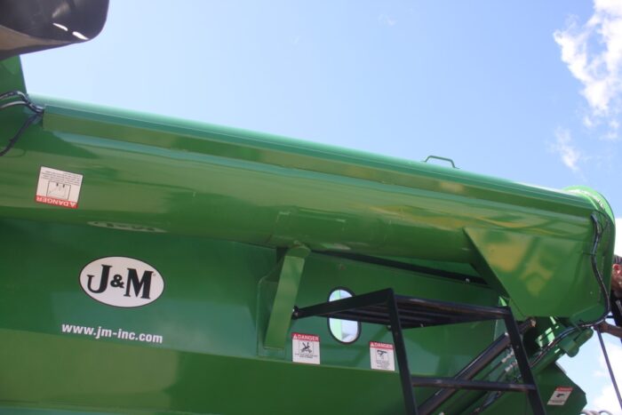 J & M 1250-20 grain cart, 520/85R42 walking tandems, 20" auger with hydraulic deflector, roll tarp, large 1000 pto, wired for camera - Image 17