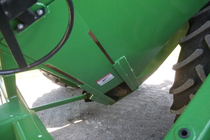J & M 1250-20 grain cart, 520/85R42 walking tandems, 20" auger with hydraulic deflector, roll tarp, large 1000 pto, wired for camera - Image 19
