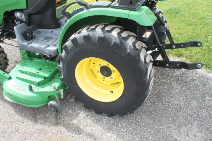 JD 2320 4wd compact tractor, rops, hydro, JD 62D driveover mid mount deck, 23x8.5 tires, 148 hours - Image 8