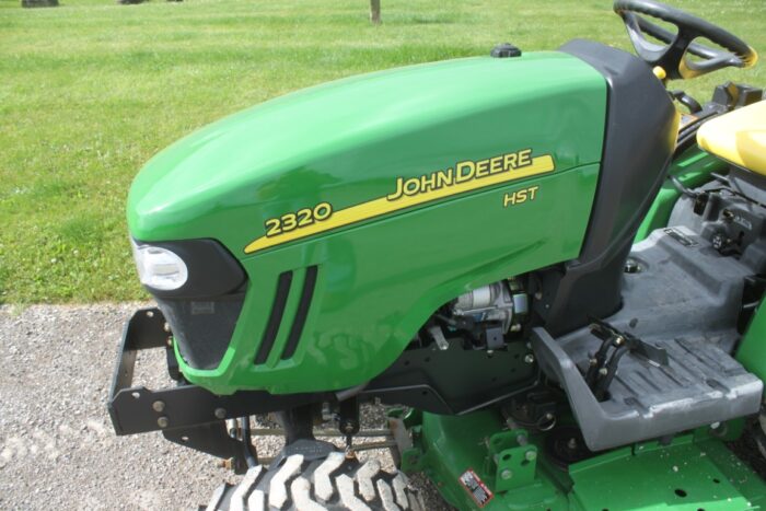 JD 2320 4wd compact tractor, rops, hydro, JD 62D driveover mid mount deck, 23x8.5 tires, 148 hours - Image 10