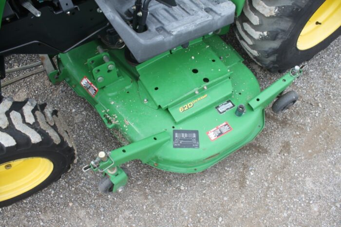 JD 2320 4wd compact tractor, rops, hydro, JD 62D driveover mid mount deck, 23x8.5 tires, 148 hours - Image 12