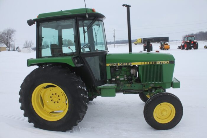 JD 2750 2wd tractor, cab, air, hi/lo, 18.4x30, 2 remotes, 5740 hours - Image 4
