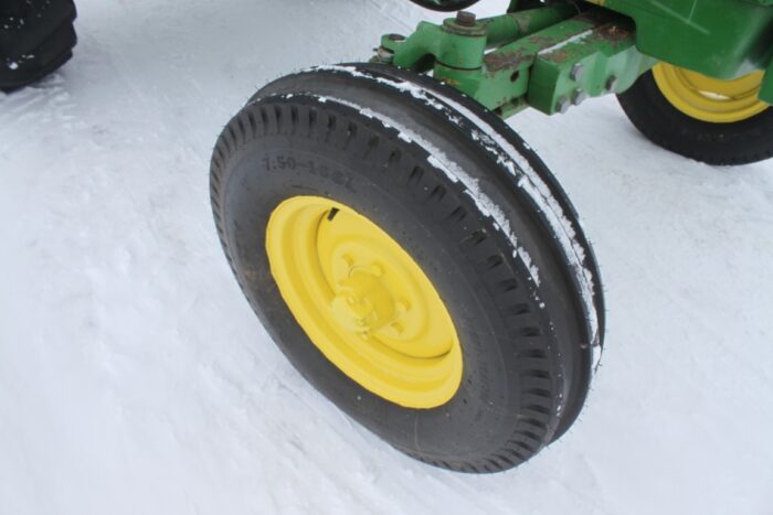 JD 2750 2wd tractor, cab, air, hi/lo, 18.4x30, 2 remotes, 5740 hours - Image 11
