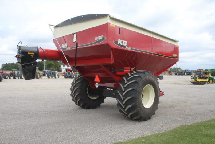 Kilbros 835 grain cart, tarp, hyd. Deflector, scales, 410 Digistar display. - Image 6