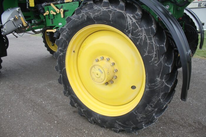 JD R4038 self-propelled sprayer, 100' boom, stainless tank, chemical eductor - Image 9