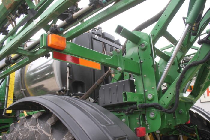 JD R4038 self-propelled sprayer, 100' boom, stainless tank, chemical eductor - Image 12