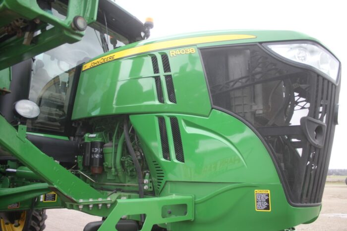 JD R4038 self-propelled sprayer, 100' boom, stainless tank, chemical eductor - Image 17