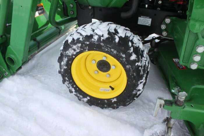 JD 1025R compact tractor, 4wd, rops, hydro, 120R loader, Autoconnect 60D mower deck - Image 9