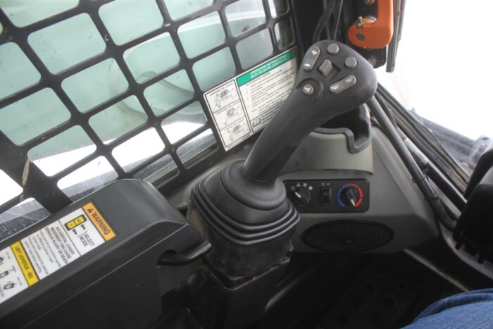 Bobcat T590 track skidsteer, cab, air, 2-speed, hydraulic coupler - Image 19