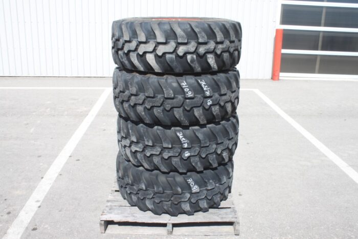 Dunlop Set of 4 365/70R18 tires on 8 bolt steel Kubota OEM rim, 90% tread, 8 3/4"pilot, 10 3/4" bolt circle