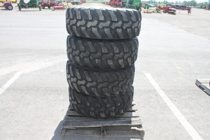 Dunlop Set of 4 365/70R18 tires on 8 bolt steel Kubota OEM rim, 90% tread, 8 3/4"pilot, 10 3/4" bolt circle - Image 3