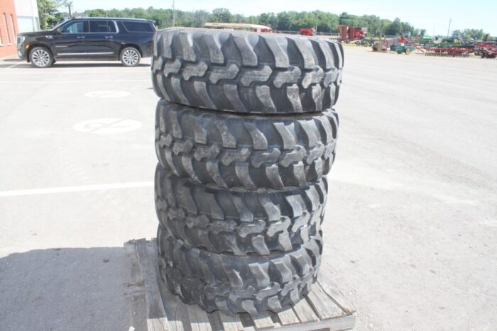 Dunlop Set of 4 365/70R18 tires on 8 bolt steel Kubota OEM rim, 90% tread, 8 3/4"pilot, 10 3/4" bolt circle - Image 4
