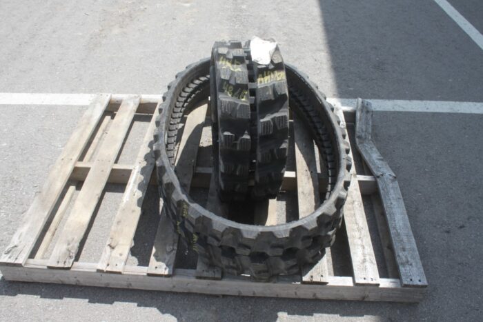 pair of tracks - Image 2