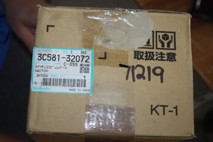 Kubota signal switch, part number 3C581-32072 - Image 4