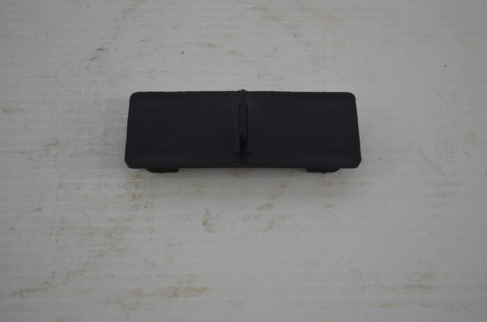 一 Great Plains 1 1/2" wide feeder cup plug, part number 817-200C