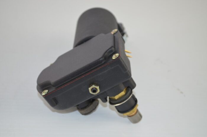 一 Kubota rear wiper kit, part number K9932E - Image 9