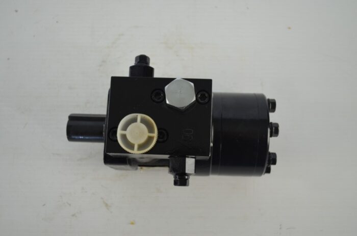 hydraulic motor for snowblower, part number 14-8205-25 - Image 2