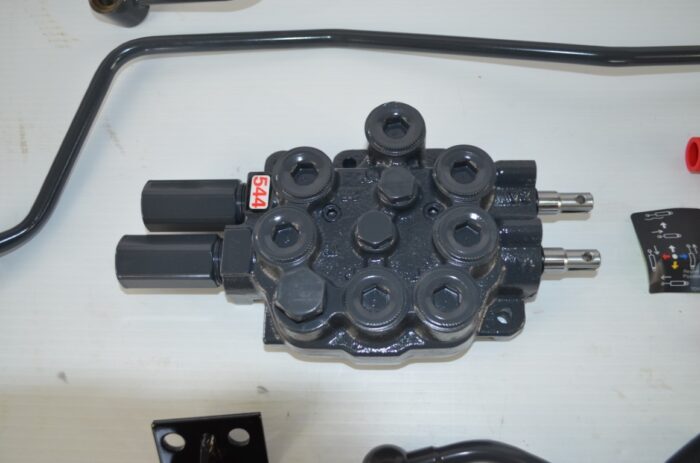 一 Kubota 2 spool valve kit for front loader CONTROL valve assembly TO FIT Kubota Tractor B2320, part number B1980 - Image 6
