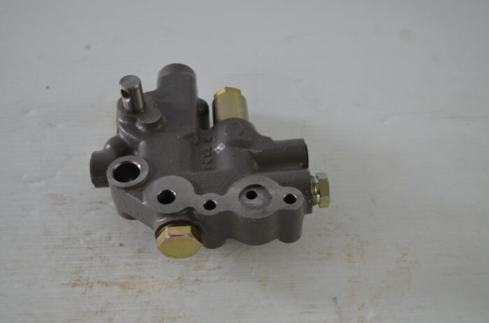Kubota control assembly valve, part number K2561-36402 (sub to YR731-00100) - Image 5