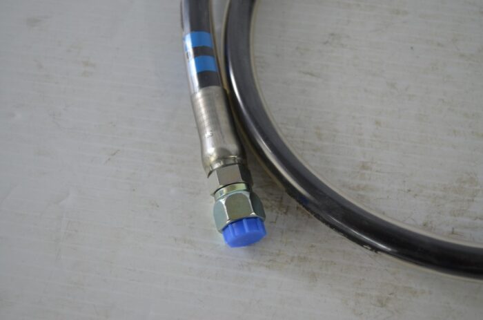 Kubota hydraulic hose, part number RA028-63772 - Image 2