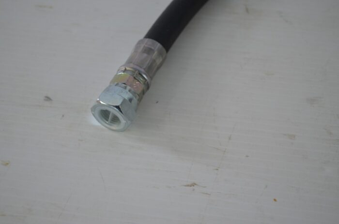 一 Kubota hydraulic hose, part number R1411-63832 - Image 2
