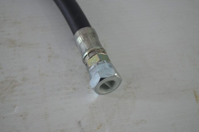 一 Kubota hydraulic hose, part number R1411-63832 - Image 3