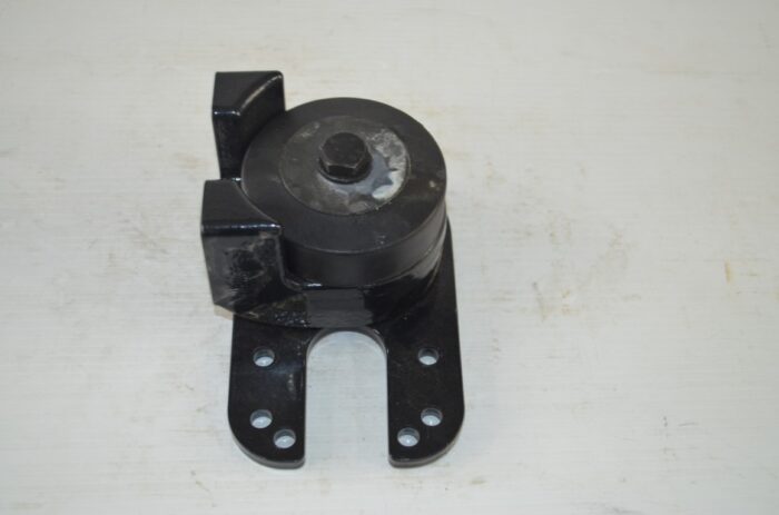 front fender swivel bracket, part number W27TS04919 - Image 2