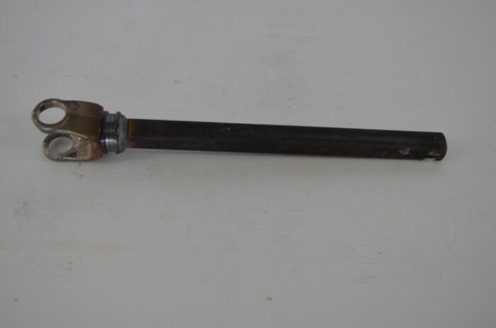 一 Kubota yoke nale shaft, part number 7006003749