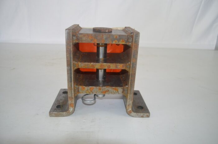 hitch for pusher blade (m6 tractor), part number SU089023 - Image 2