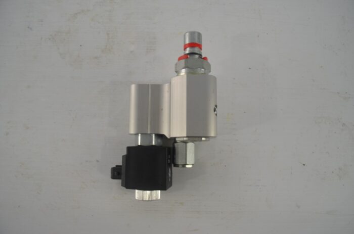 一 Kubota hyd implement lock, part number M215 - Image 13