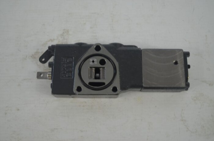 Kubota remote control valve, part number M9284 - Image 2