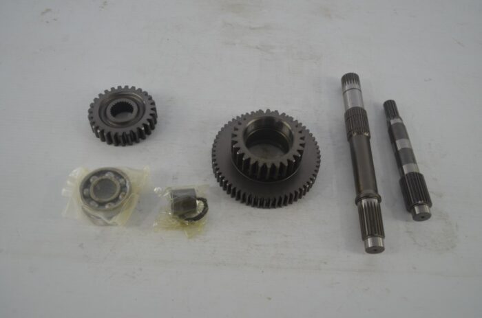 Kubota mid pto gear kit to fit L4000 series tractors (L4240-L5740), part number L8316