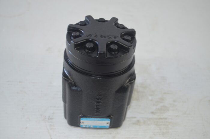 Kubota powersteering pump, part number 3C651-63070 - Image 4