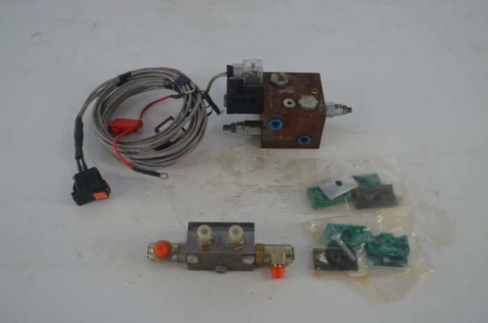 hyd valve with switch, part number K1TVALVEWQUICK12V
