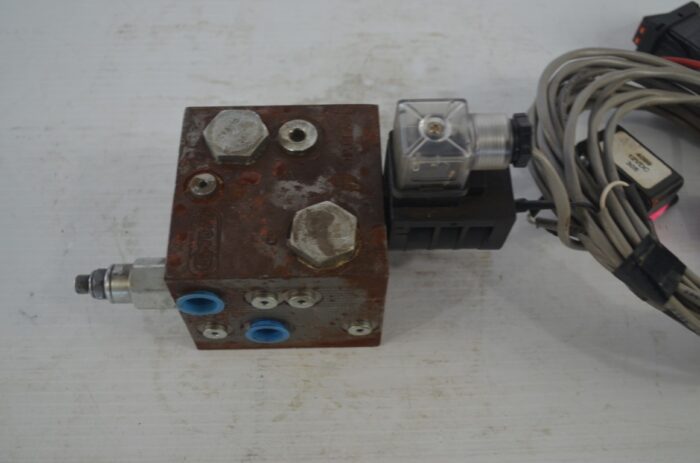 hyd valve with switch, part number K1TVALVEWQUICK12V - Image 6
