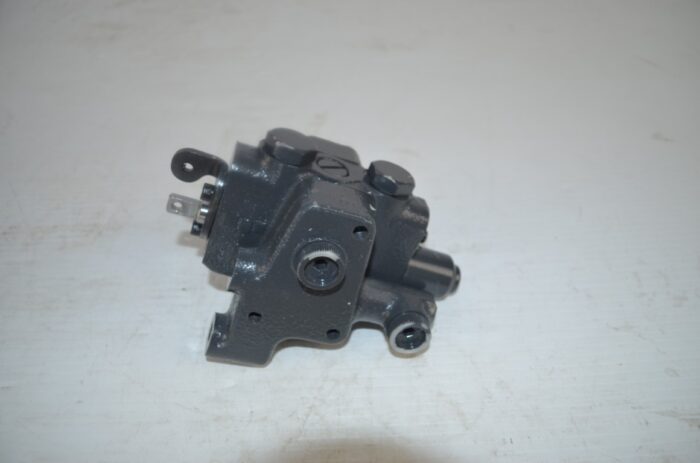 一 Kubota valve kit for Kubota front mower F2260, F2560, F2560E, F3060, F3560, part number F8241 - Image 9