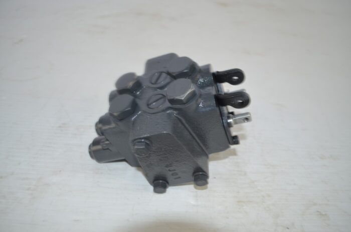 Kubota valve kit for Kubota front mower F2260, F2560, F2560E, F3060, F3560, part number F8242 - Image 3