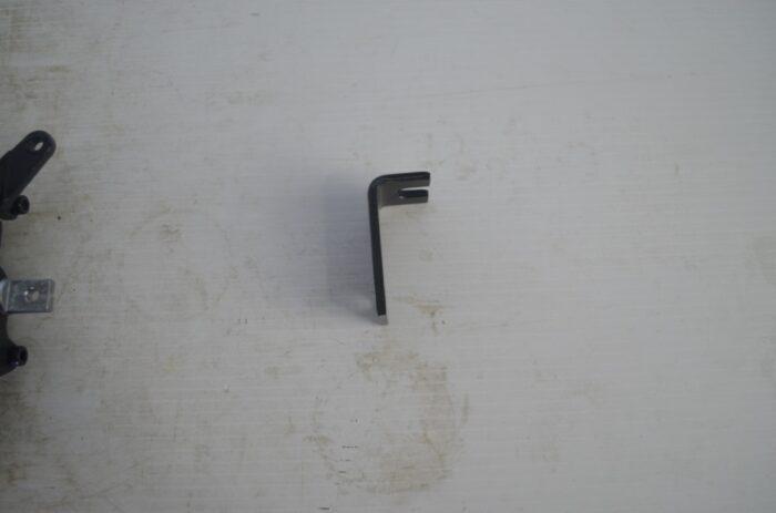 Kubota s/d valve with flow control for Kubota tractor M4N-071 / M5N-091 / M5N-111 / M5071N / M5091N / M5101N with cab, part number M8138 - Image 4