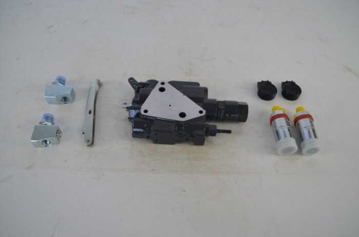 Kubota scd valve with flow control for Kubota tractor M5N-111 / M5N-091 / M4N-071 cab / /M5N-091 power krawler, part number M8136