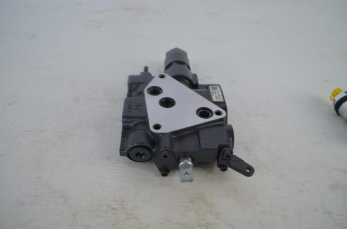 Kubota rear remote valve, part number M8137, (fits most Kubota M4, M5 tractors) - Image 7