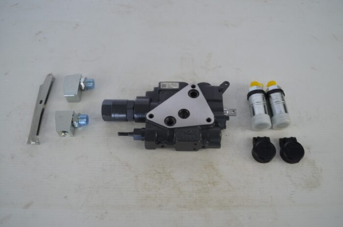 Kubota rear remote valve, part number M8137, (fits most Kubota M4, M5 tractors)