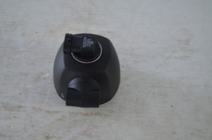 Kubota left hand light front, part number 3J032-74830 - Image 4