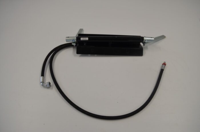 一 hydraulic quick attach, part number M215 - Image 11