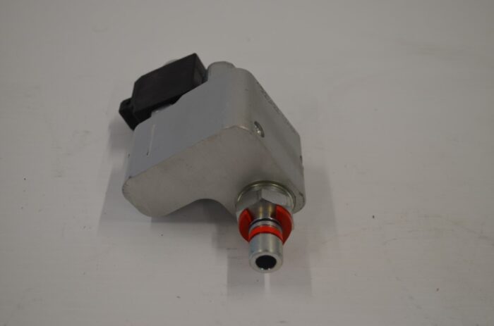 一 hydraulic quick attach, part number M215 - Image 14