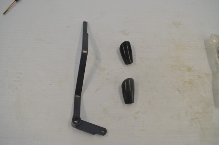 Kubota remote valve lever kit to fit 8540 / M9540 series tractor, part number M7615 - Image 4