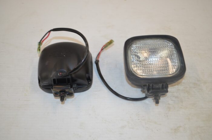 Kubota rear work light kit for L39 series tractor, part number L8044 - Image 4