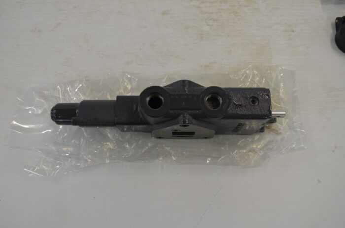 Kubota remote hydraulic valve to fit M95S, M96S, M105S, M108S tractors, part number M9669A (3N600-9017-5) - Image 3