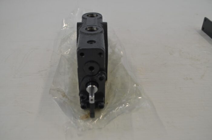 Kubota remote hydraulic valve to fit M95S, M96S, M105S, M108S tractors, part number M9669A (3N600-9017-5) - Image 4